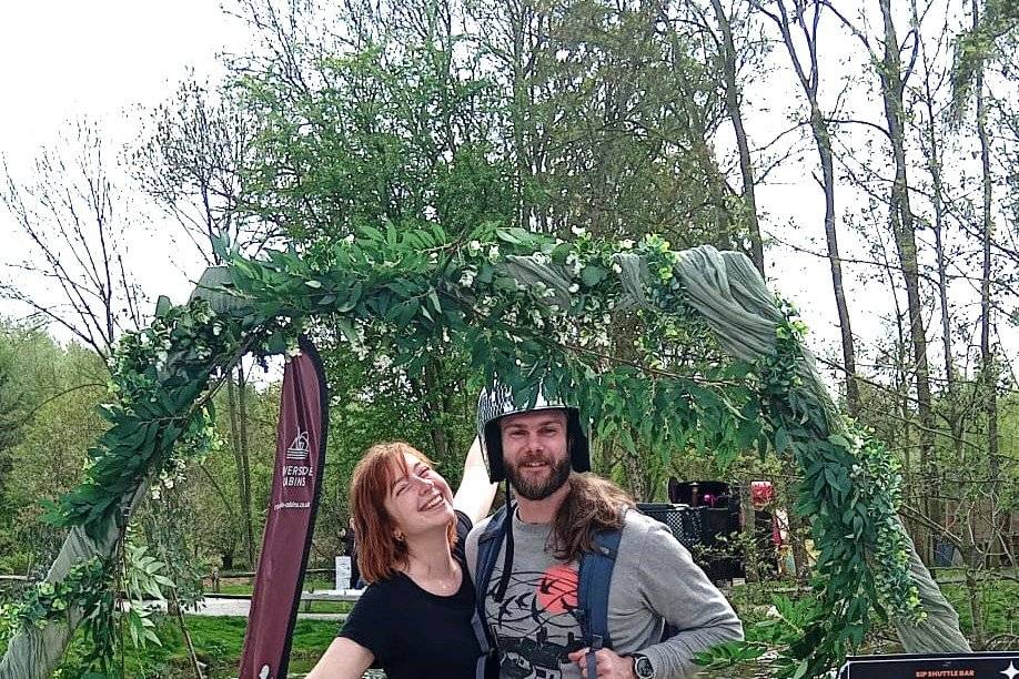 Photo arch posing