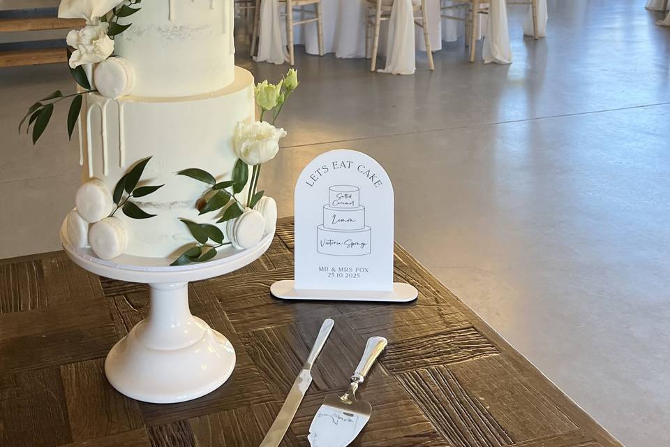 Macarons & fresh flowers