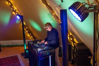 Ellesse 25 - Professional Wedding DJ