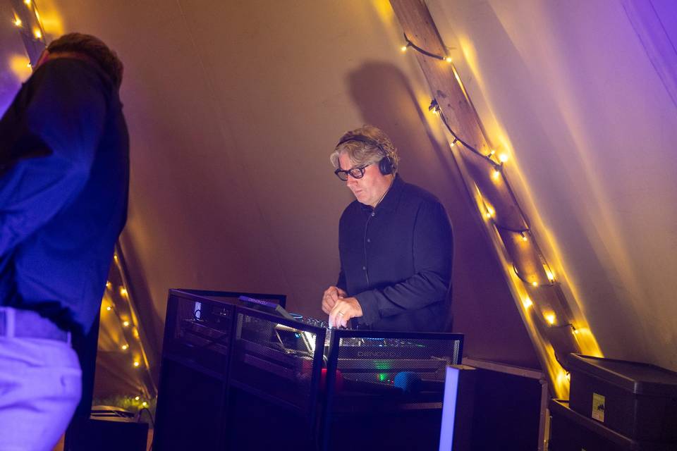 DJ stand teepee structure