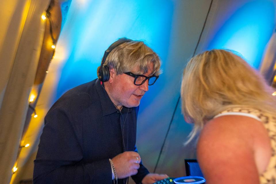 Guest talk DJ booth