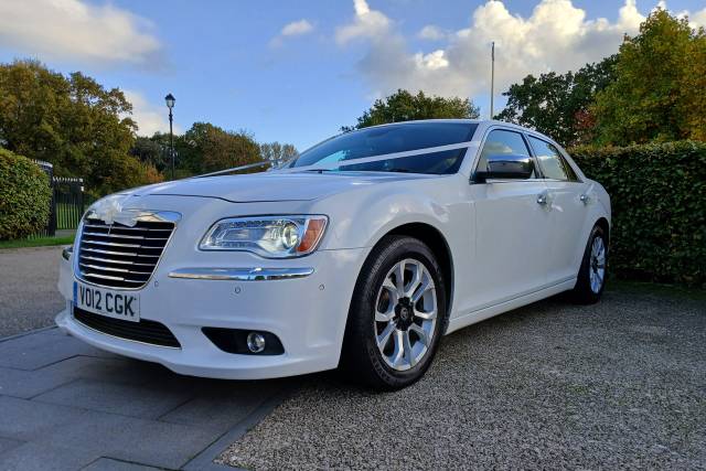 Polar white Chrysler 300c
