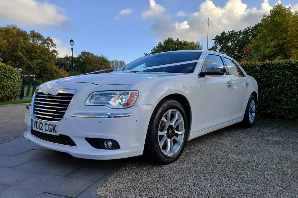 Polar white Chrysler 300c
