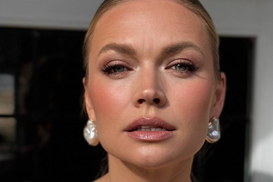 Everyone-looks-at-you makeup