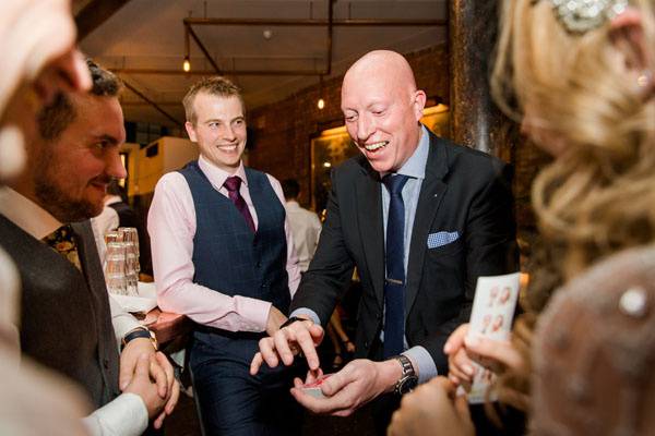 Robert Bone - Professional Magician