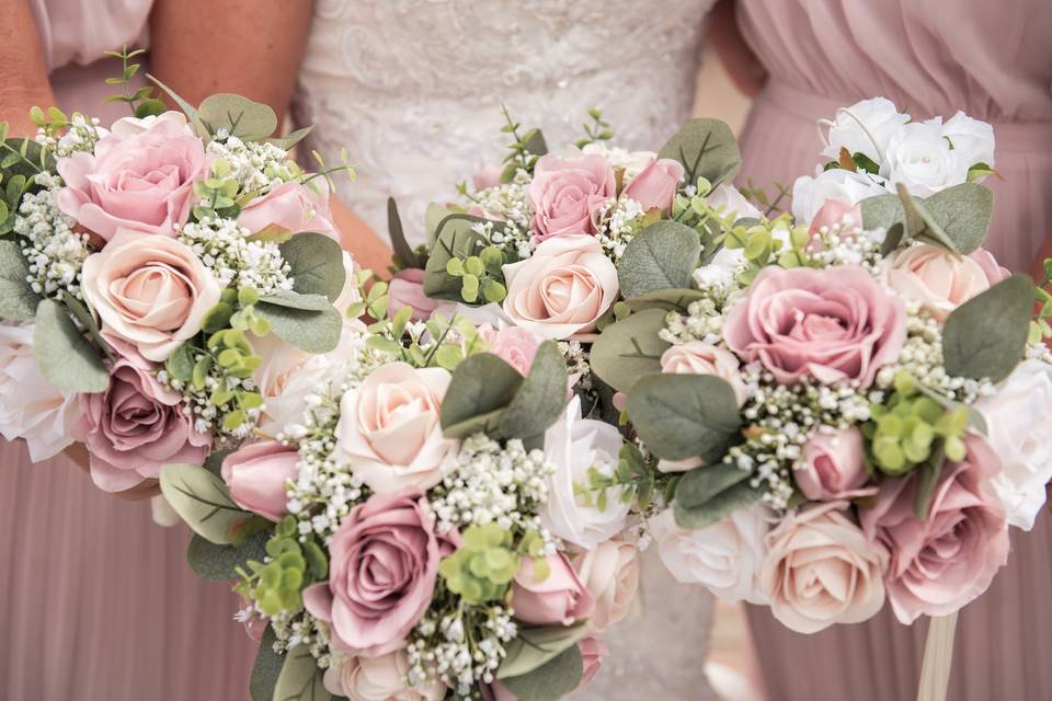 Peach and white roses cascading bouquet