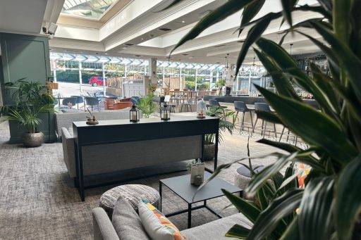 Bar & restuarant