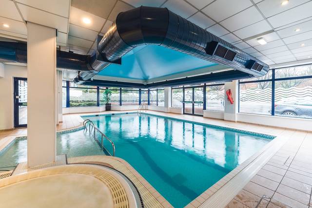 Swimming pool & whirl pool