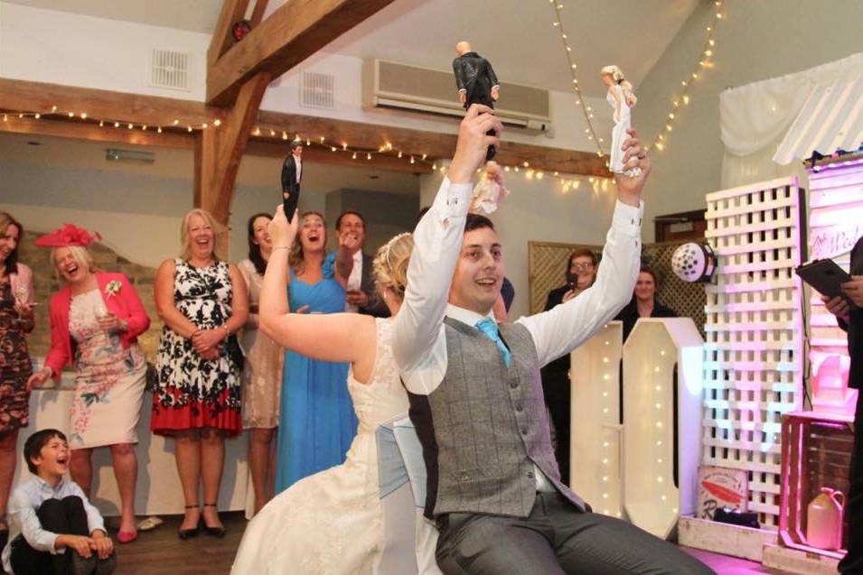 The Wedding Guy - Celebrant, Toastmaster & Wedding DJ