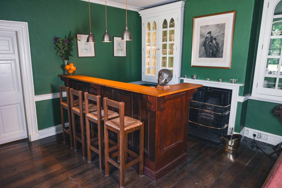 Jockey bar
