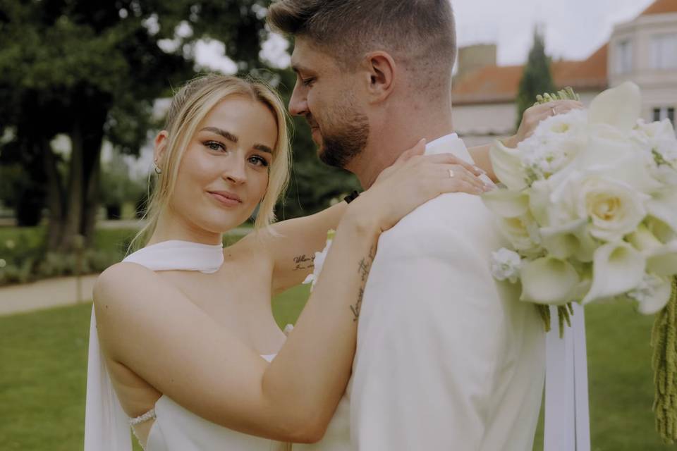 Christopher & Caroline | Weddi