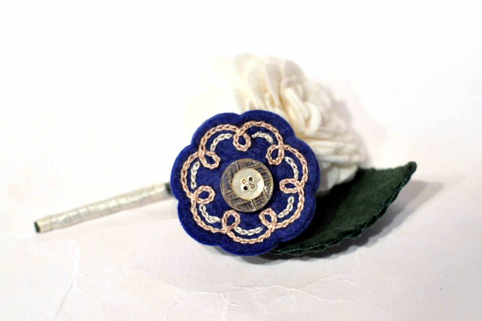 Embroidered buttonhole/corsage