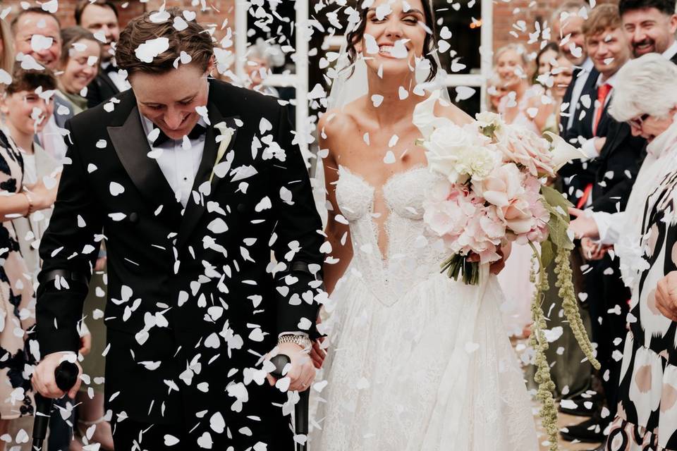 Confetti throw