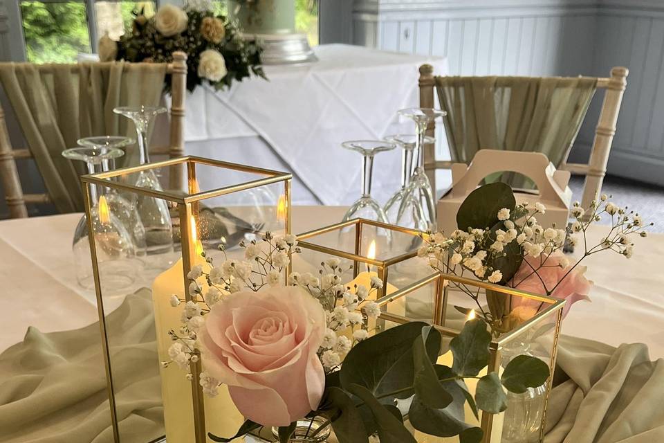 Gold box lanterns with bud vases