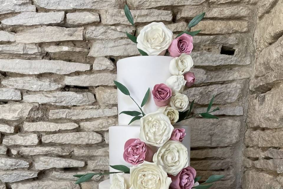 Fondant tiers with handmade