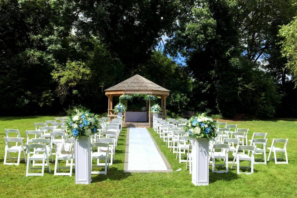 Gazebo ceremony decor