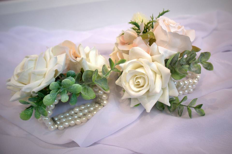 Wrist corsage