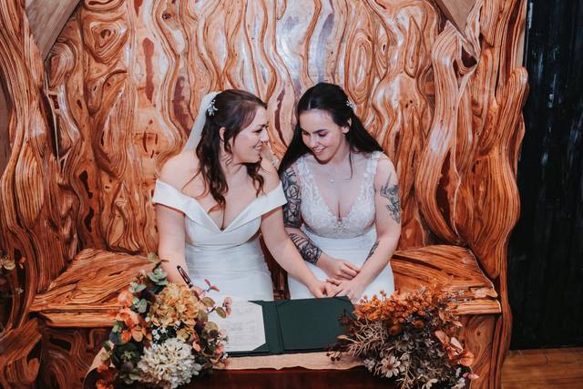 Shannon and Beth signing papers