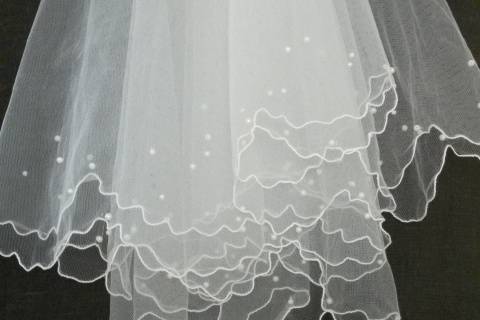 Fluted edge veil with pearl detail