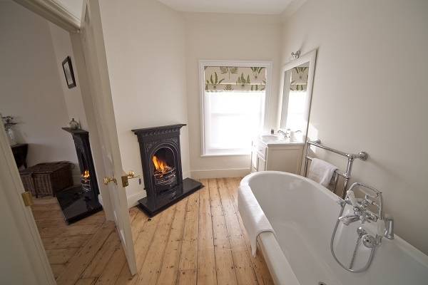 Signal Point Cottage Master Ensuite