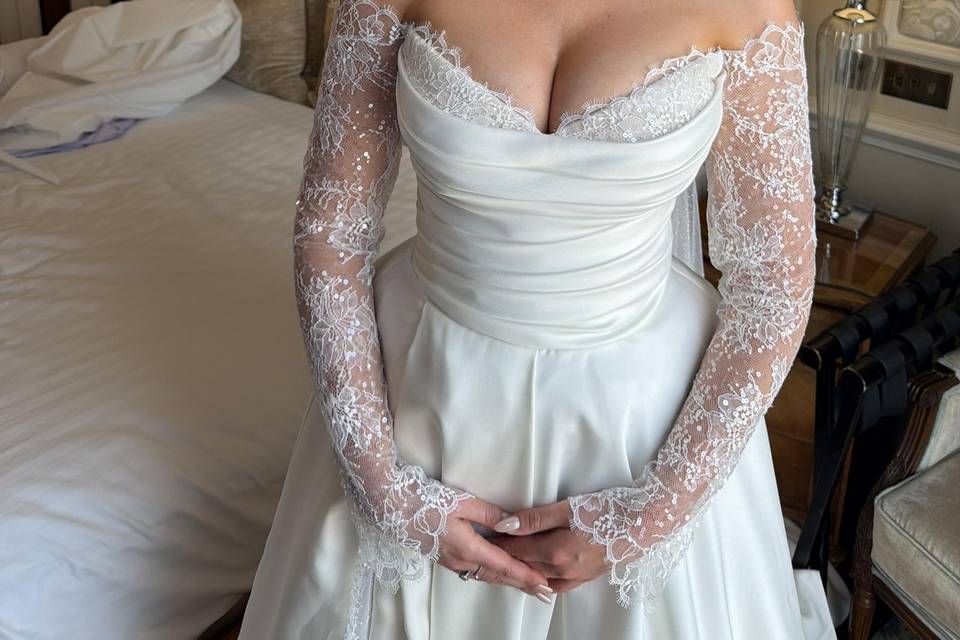 Soft glam bride