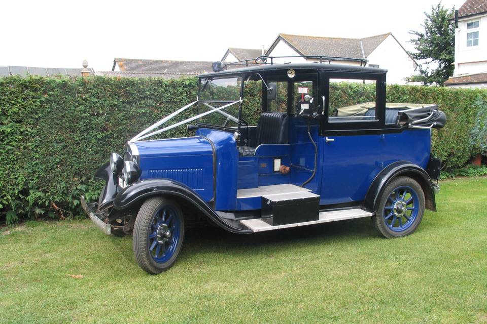 1930'S LONDON TAXI  (5 SEATER)