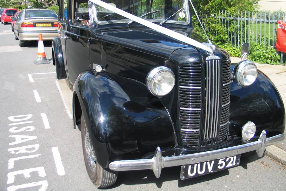 1957 LONDON TAXI (5 SEATER)