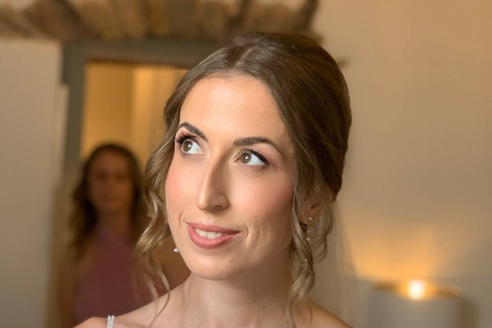 Soft glam bride