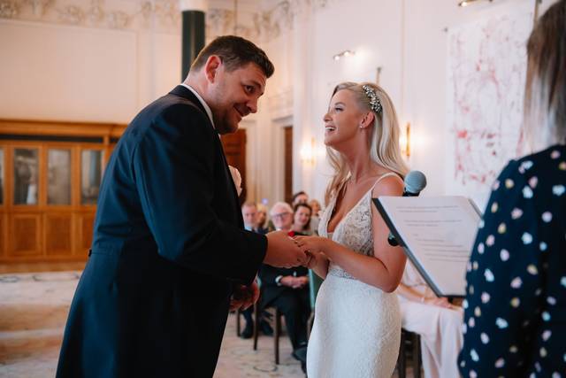 Independent celebrant leading
