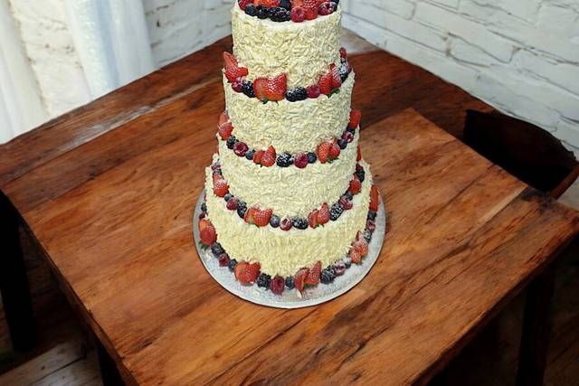Fresh fruits wedding cake
