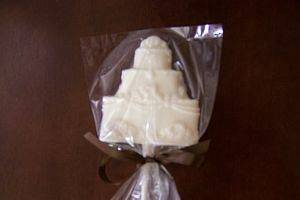 White chocolate cake lolly