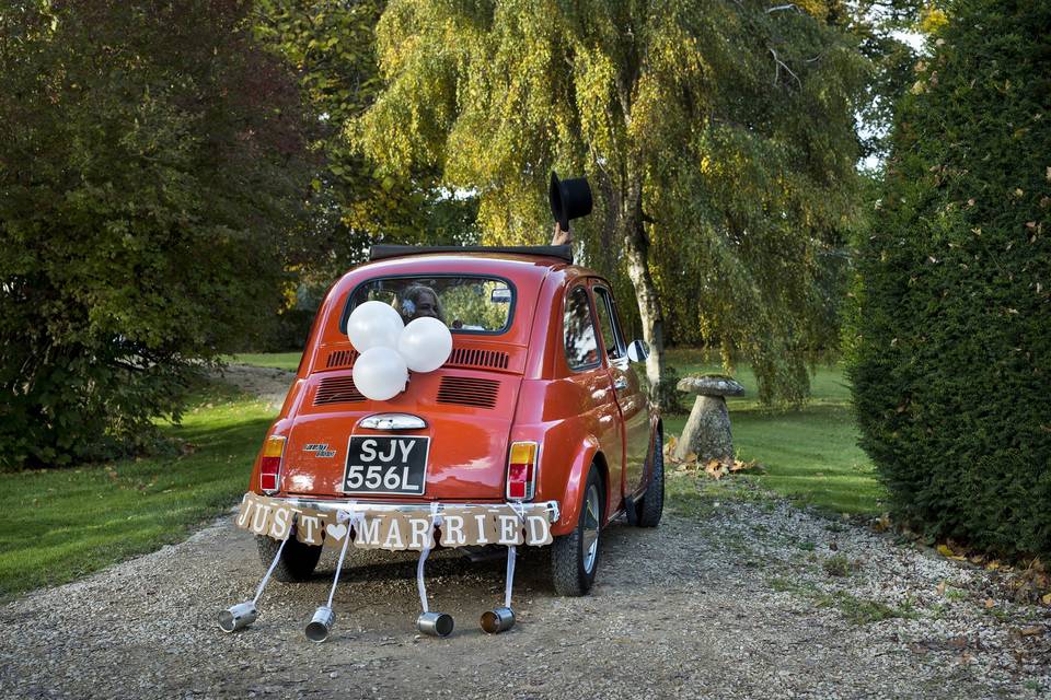 Fiat 500 wedding getaway car