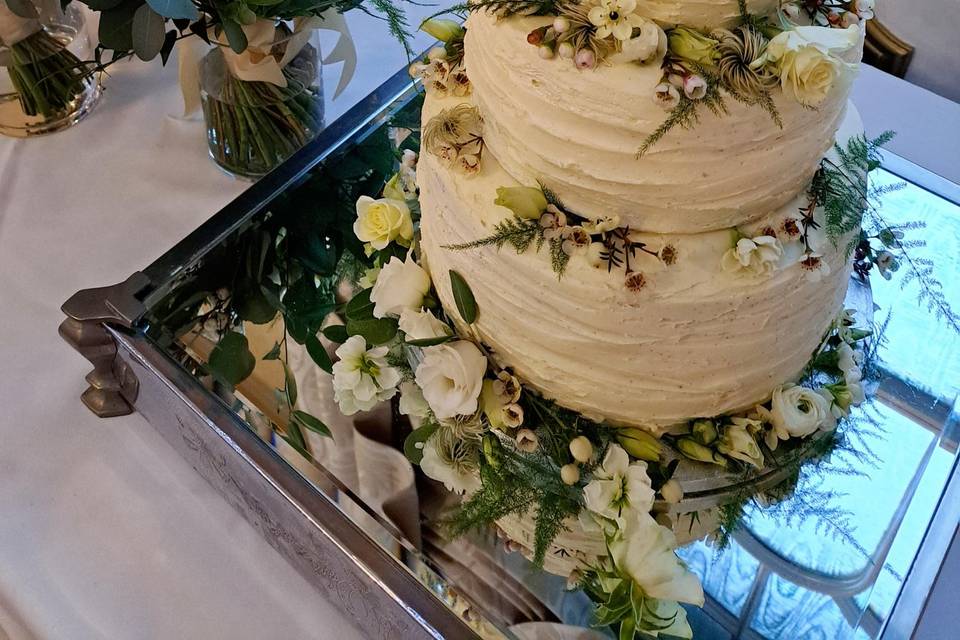 Cake and flowers