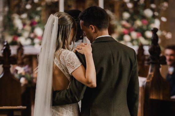 Well-dress couple on their wedding day