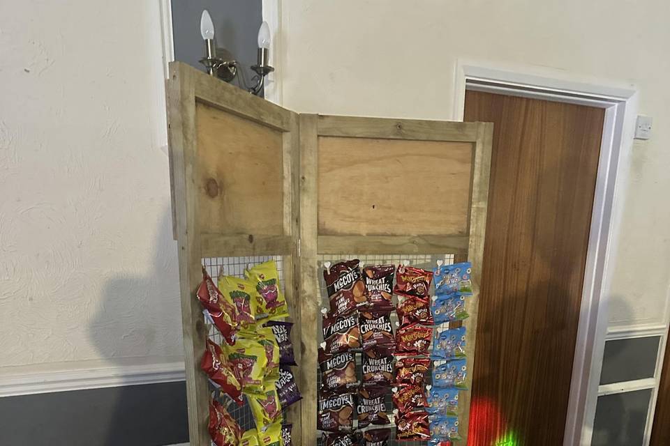 Large Crisps wall rustic