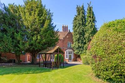 The Charlecote Pheasant Hotel