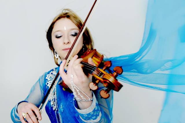 Amy Fields - Classical and Electric Violinist