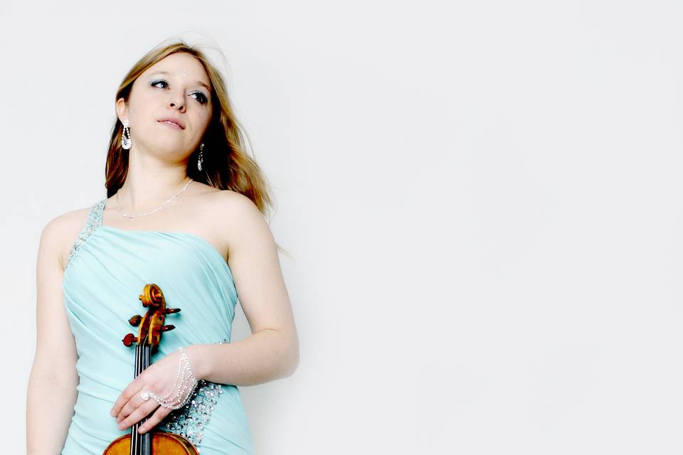 Amy Fields - Classical and Electric Violinist