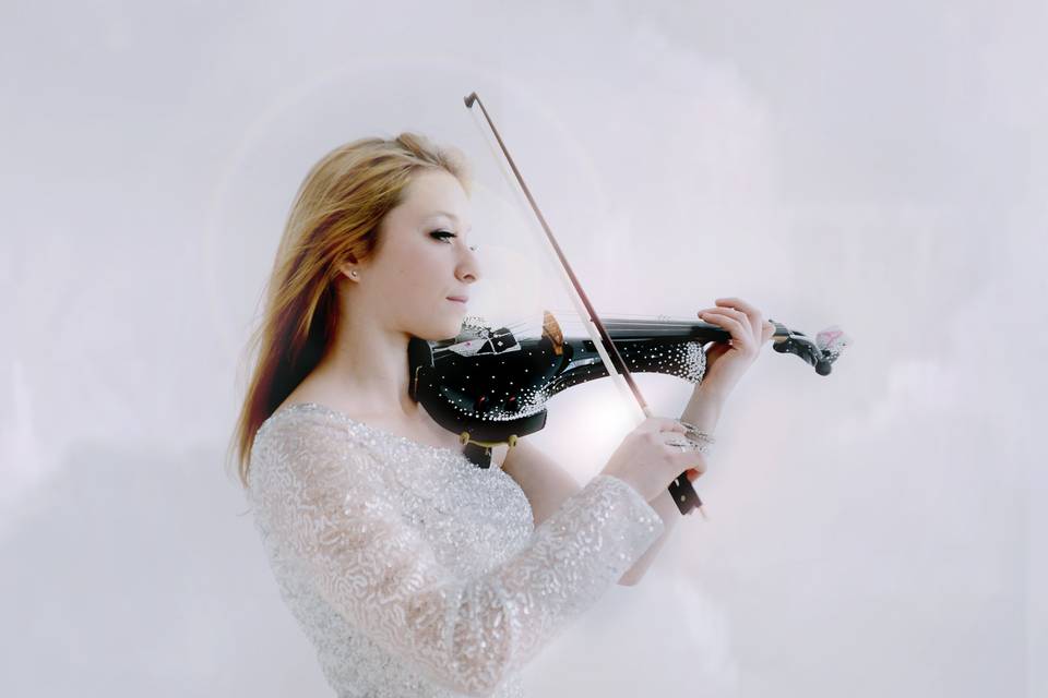 Amy Fields - Classical and Electric Violinist