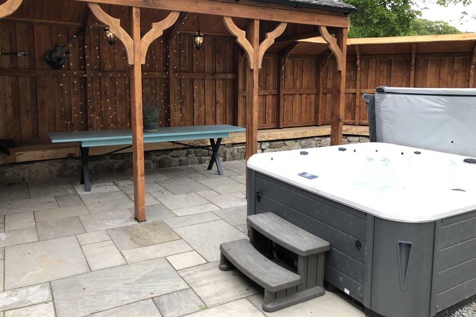 Hot tub and undercover area