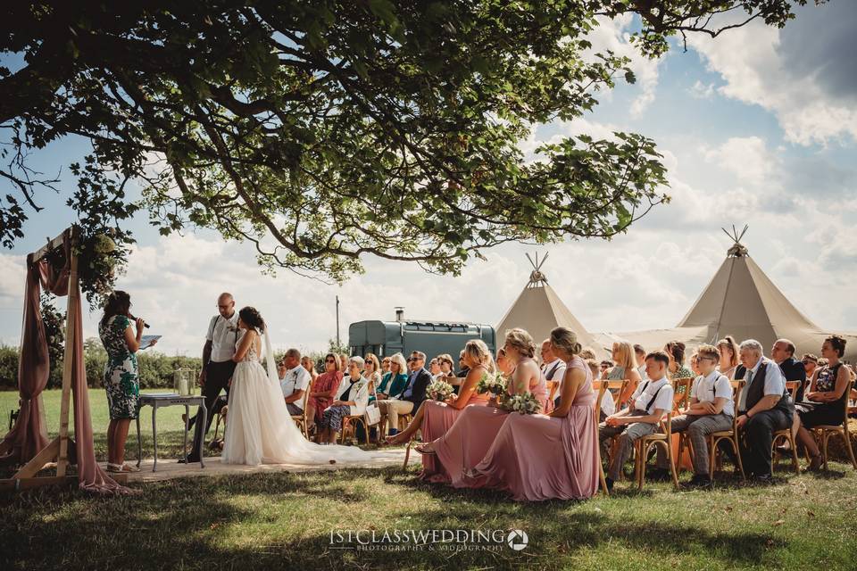 Perfect outdoor ceremony