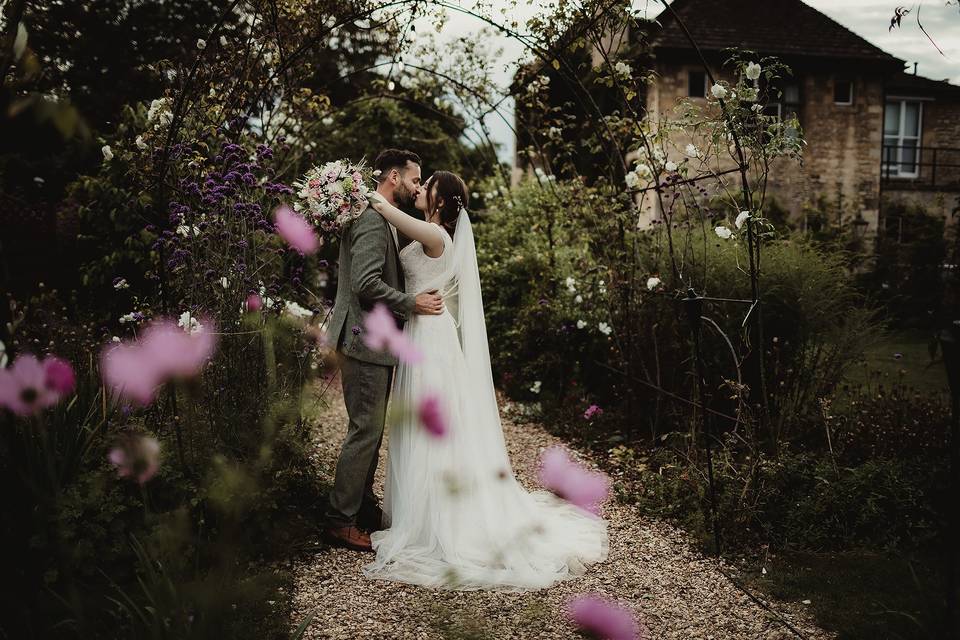 Kiss among the flowers