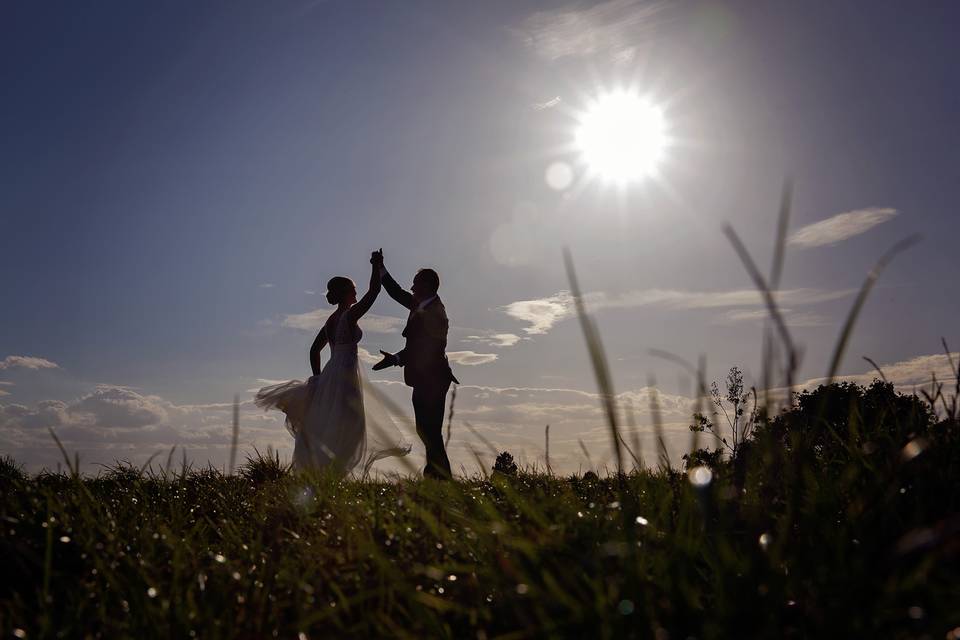 Silhouette dance