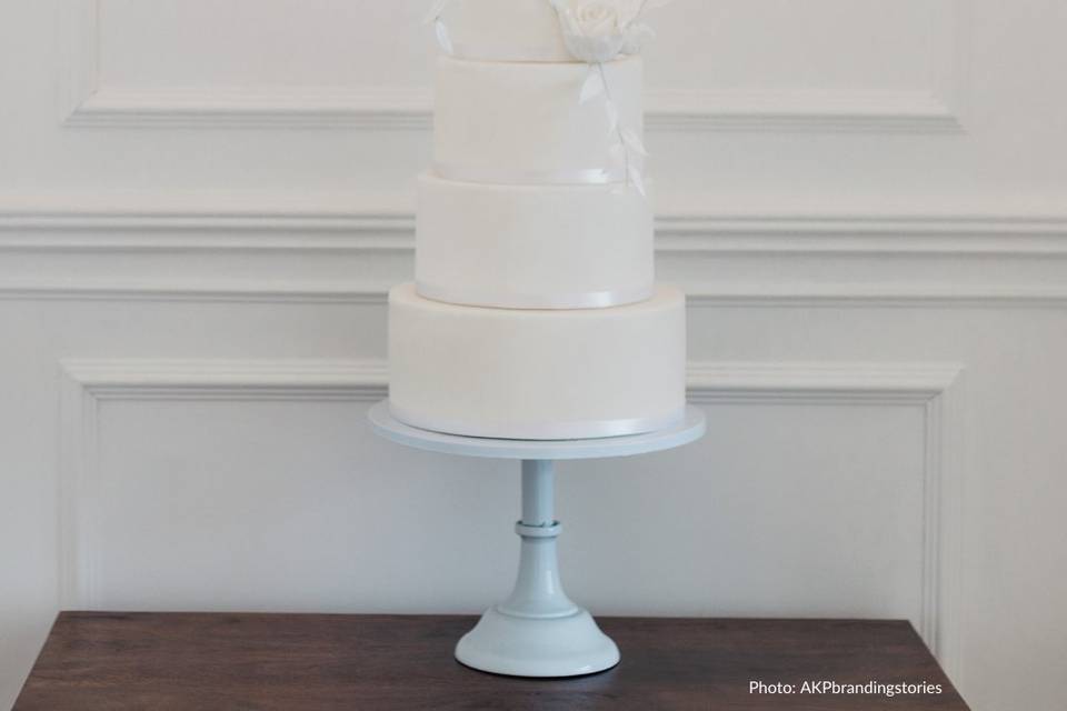 Classic white 6 tier.