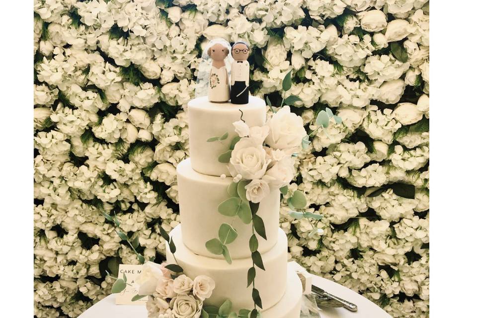 Four tiers, sugar flowers.