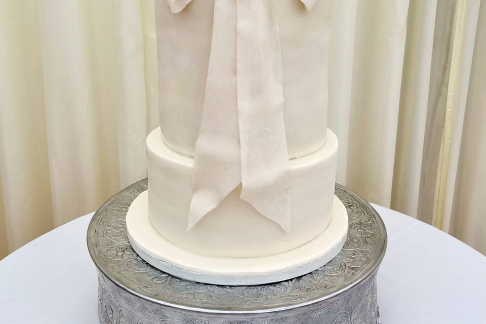 Three tiers, ivory bow.