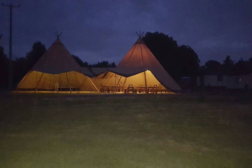 Twin tipi's