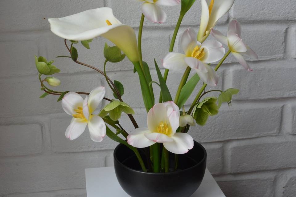 White & pink vase arrangement