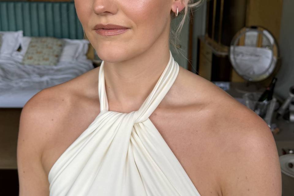 Smoke eye to bring out blue