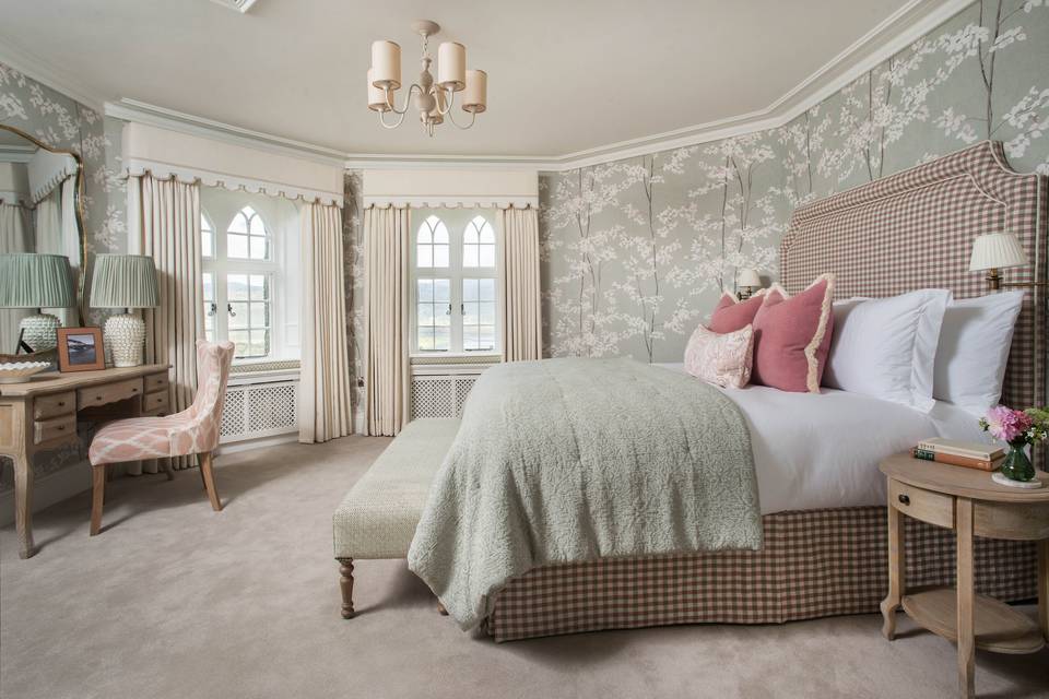 Y Tyred guest bedroom